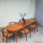 Set Meja Makan Troeds